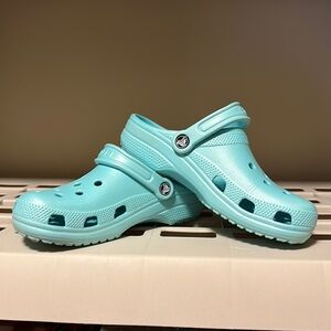 Women’s Light Blue Crocs Sz 7 W